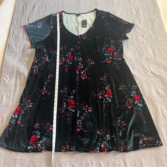Torrid Mini Velvet Skater Dress Dark Green Floral V-Neck Plus Size 4X NEW - Picture 9 of 16